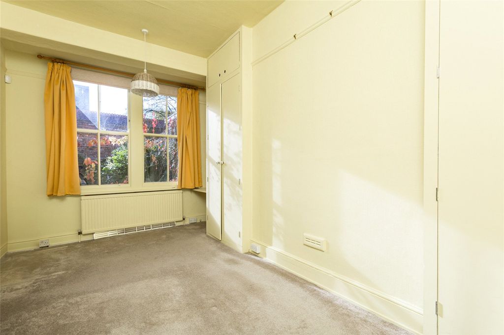 Property photo 3 of 17 Photos