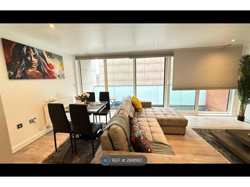 Property photo 3 of 17 Living Room