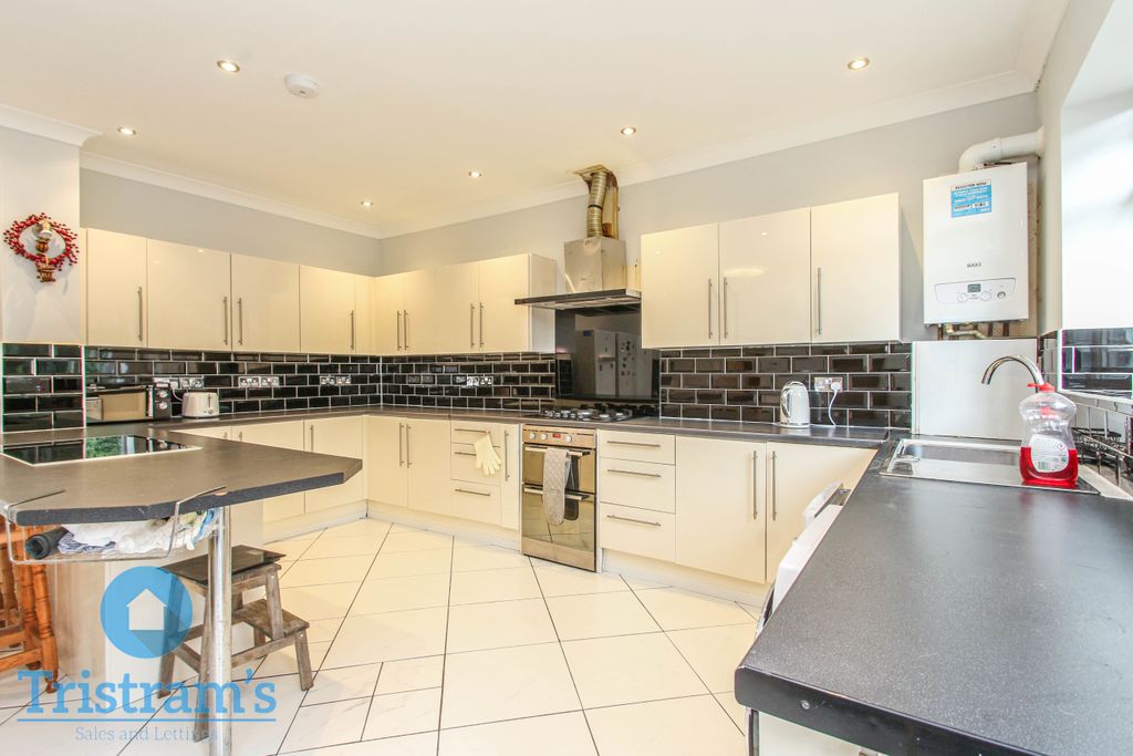 Property photo 3 of 24