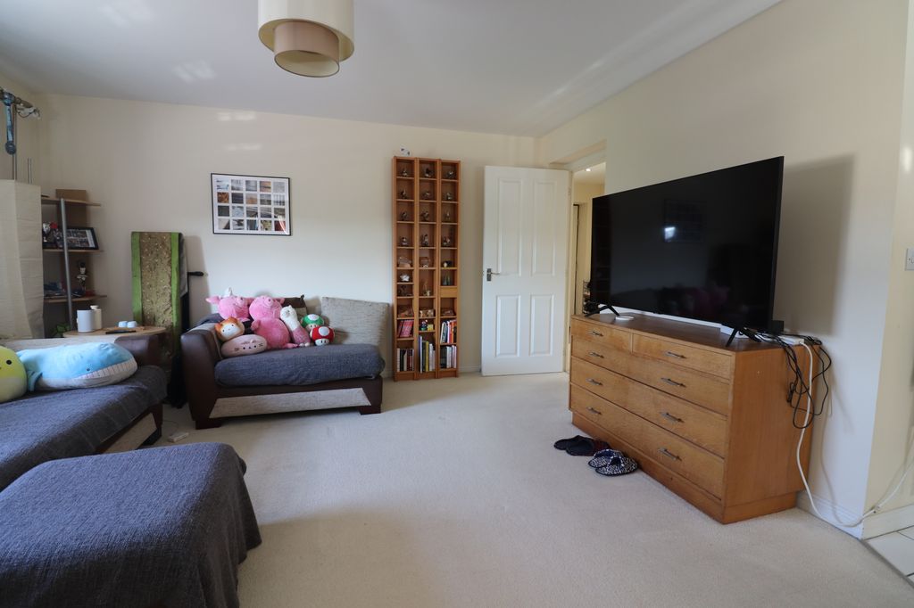 Property photo 2 of 20