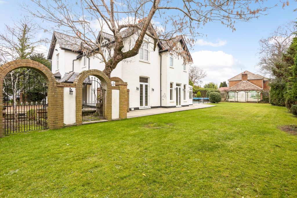 Property photo 1 of 15 16. Rear Garden v2