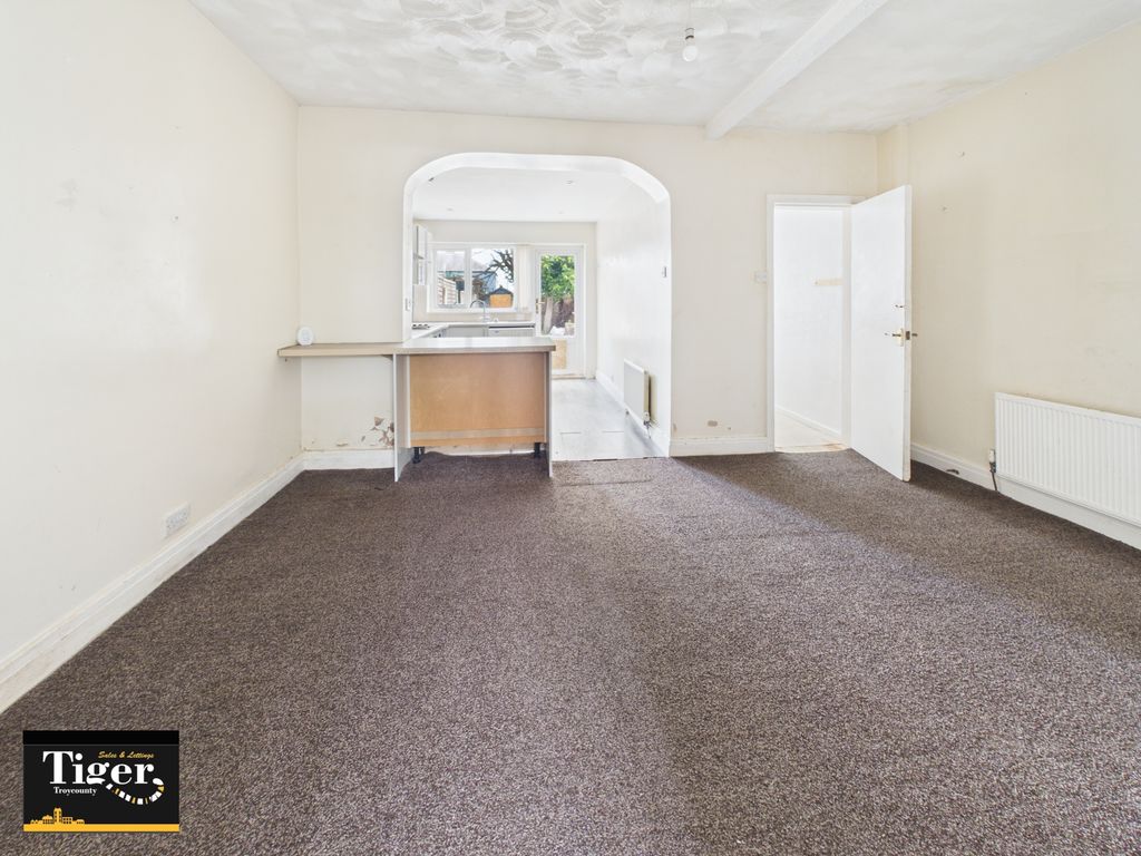 Property photo 3 of 12 Cam01931G0-Pr0372-Still002