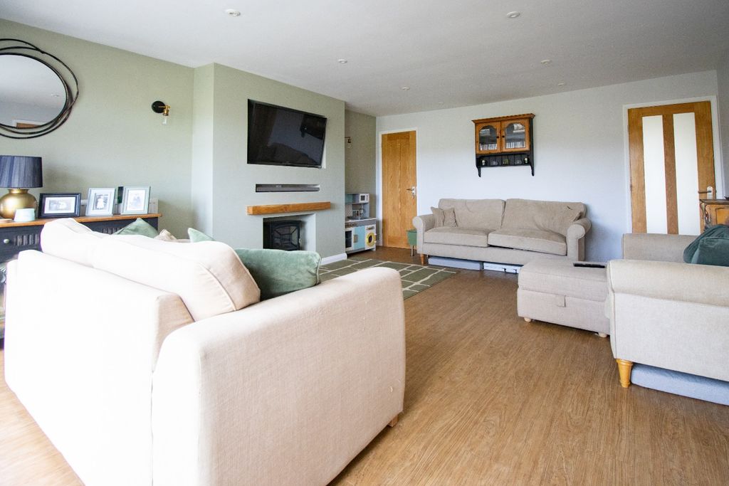 Property photo 2 of 28 4001474