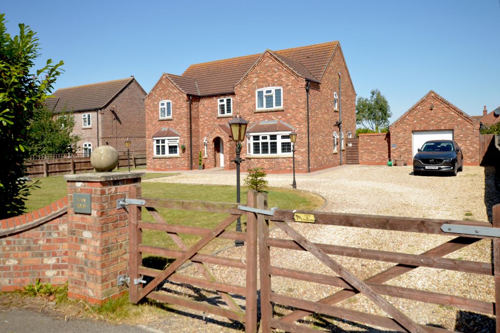 Property photo 1 of 43 Luan House 20th July 26 (3)