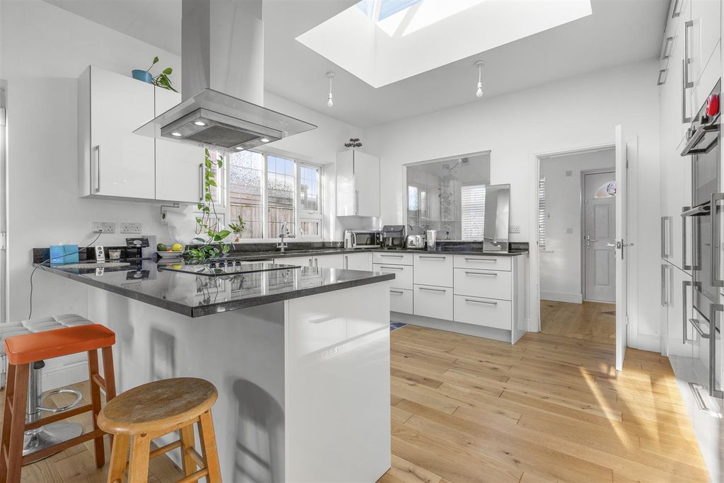 Property photo 2 of 14 Kitchen