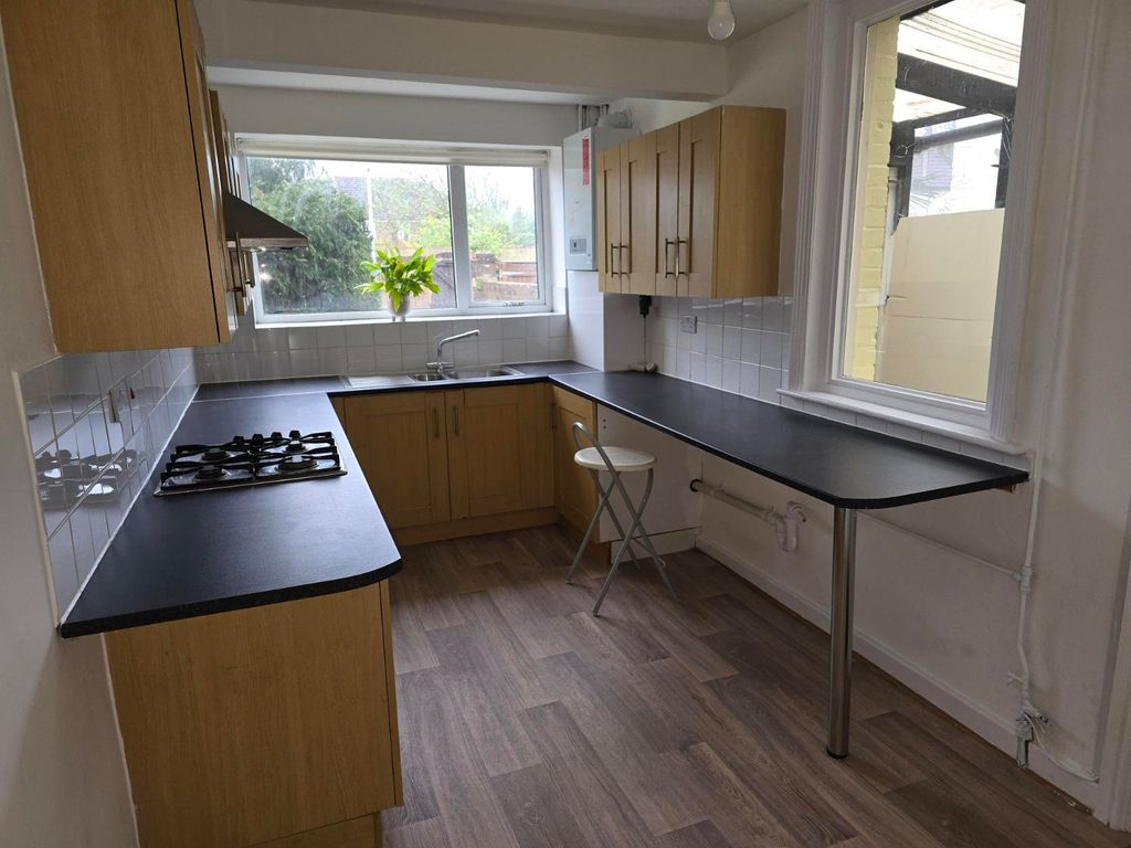 Property photo 2 of 16 Picture No. 33