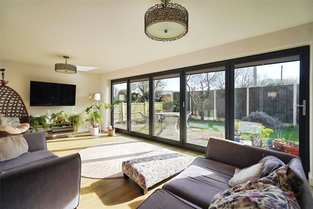 Property photo 2 of 26 Picture No. 16