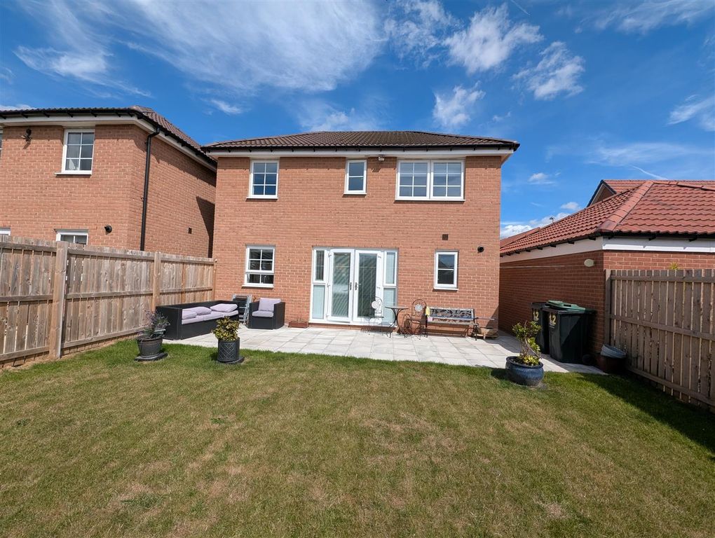 Property photo 1 of 15 Externally