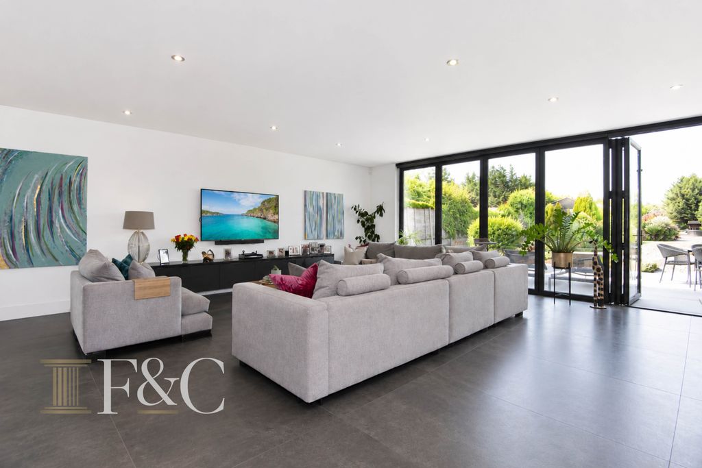 Property photo 3 of 35 4F08d81A-Ffe7-457F-893E-B62E748E04Fe