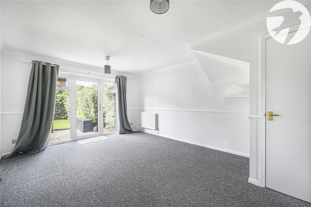 Property photo 2 of 20 Living Room