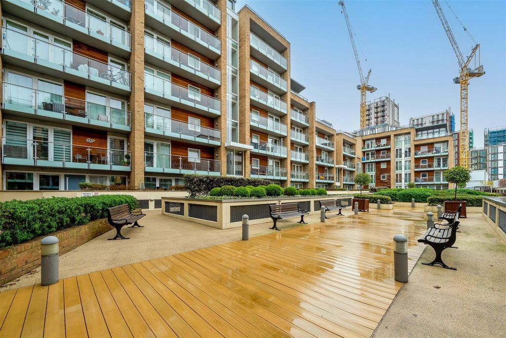 Property photo 2 of 21