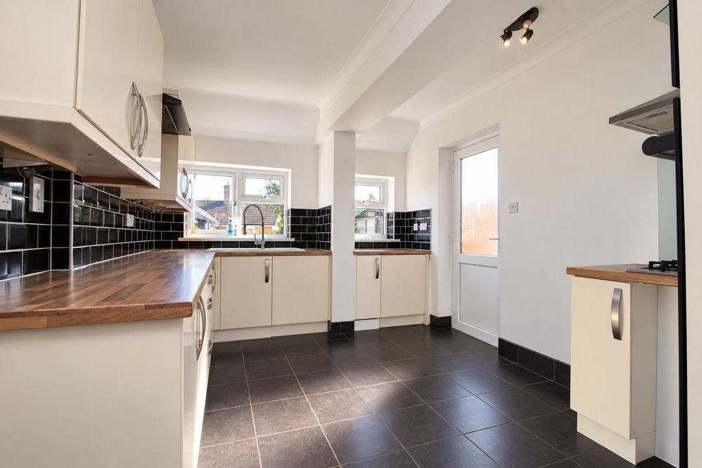 Property photo 2 of 10 872F10Bf-103d-42ba-Bd1B-c80Dea06Fd57 - Copy - Copy