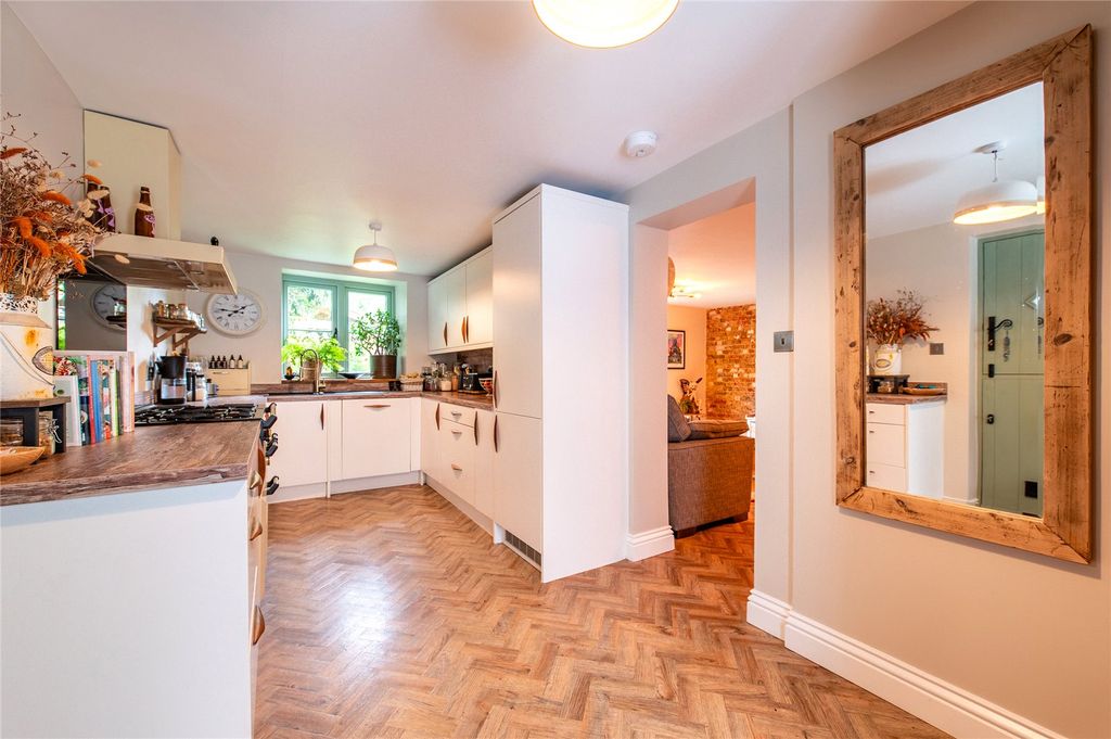 Property photo 3 of 27 Picture No. 06