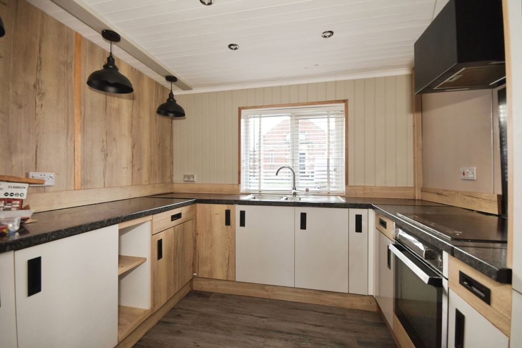 Property photo 3 of 17 Pbox-Img.Jpg