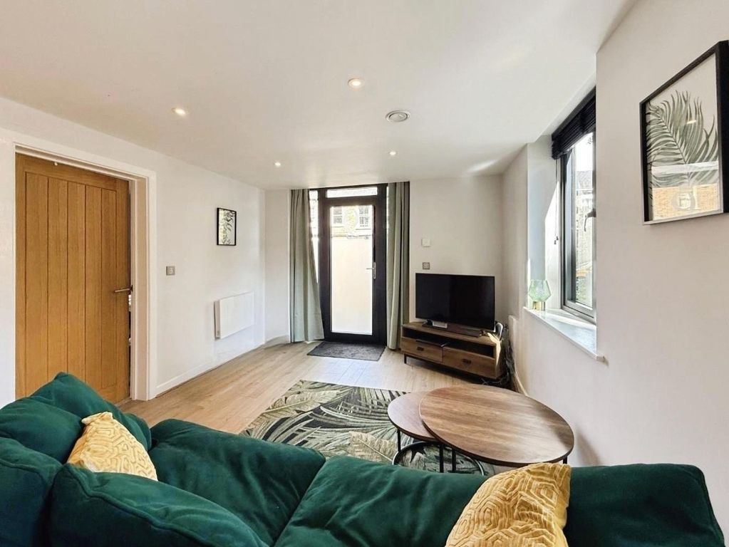 Property photo 2 of 8 Pbox-Img.Jpg