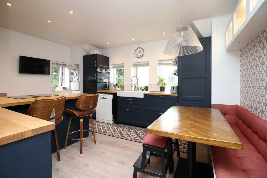 Property photo 1 of 31