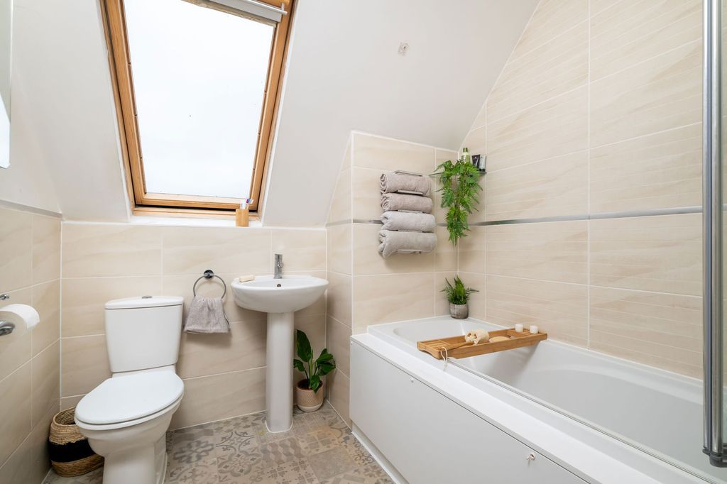 Additional image 20 of 2 bed flat for saleKingsley Avenue, Fairfield, Hitchin SG5