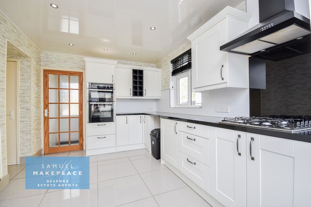 Property photo 3 of 23 Gallery