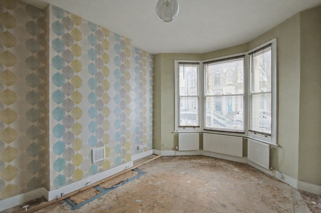 Property photo 2 of 14 64 Belgrade Road, Stoke Newington, London N16 8Dj