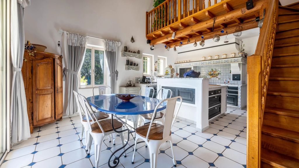 Property photo 3 of 21