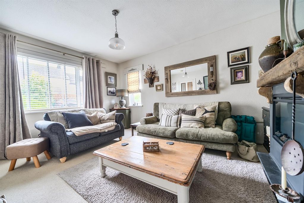 Property photo 3 of 21 Lounge.Jpg