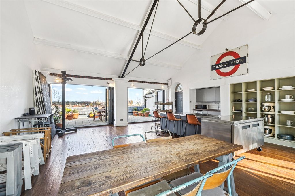Property photo 1 of 16 Studio D