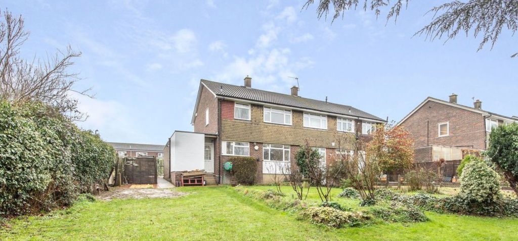 Property photo 2 of 17 121-Northview-3