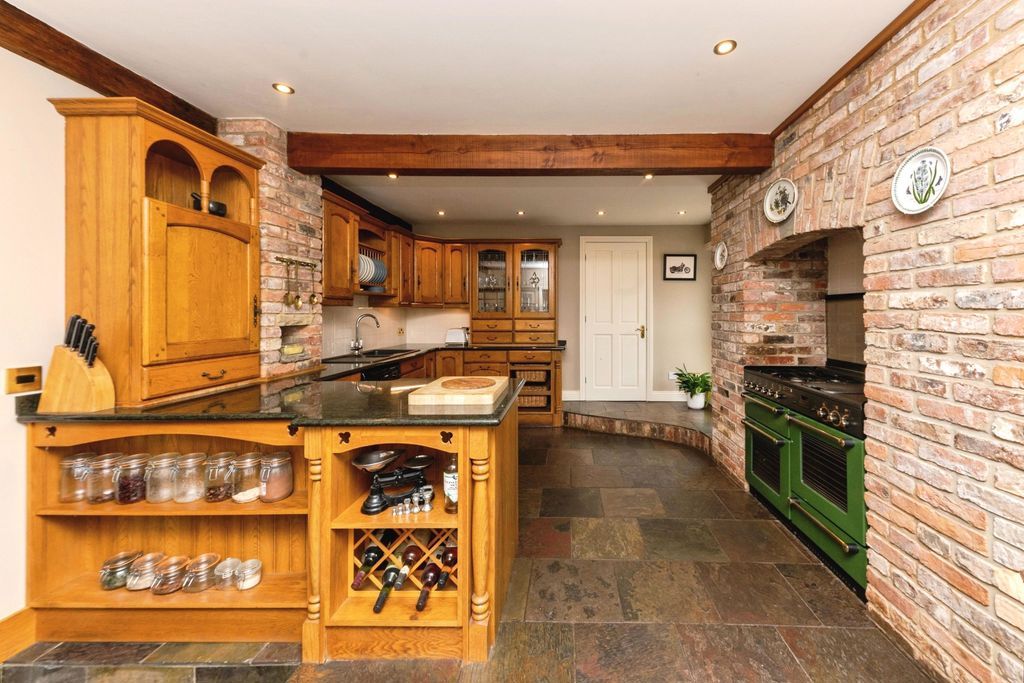 Property photo 3 of 37 Kitchen
