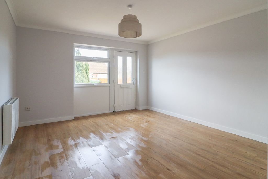 Property photo 2 of 15 4889923