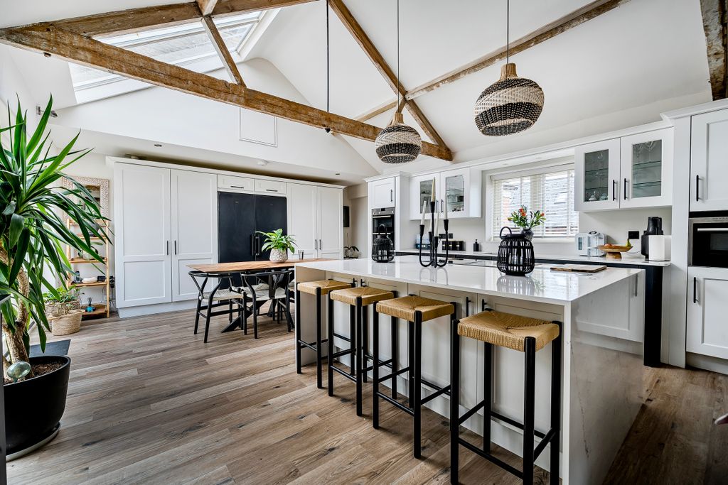 Property photo 2 of 41 13688511568Ed24dc85781