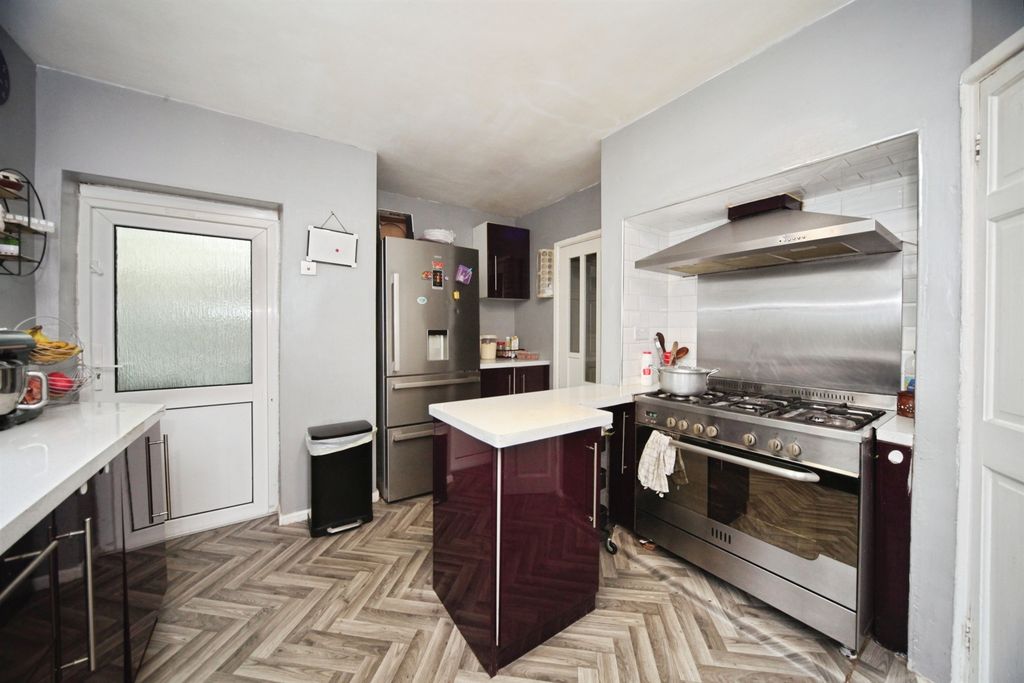 Property photo 3 of 16