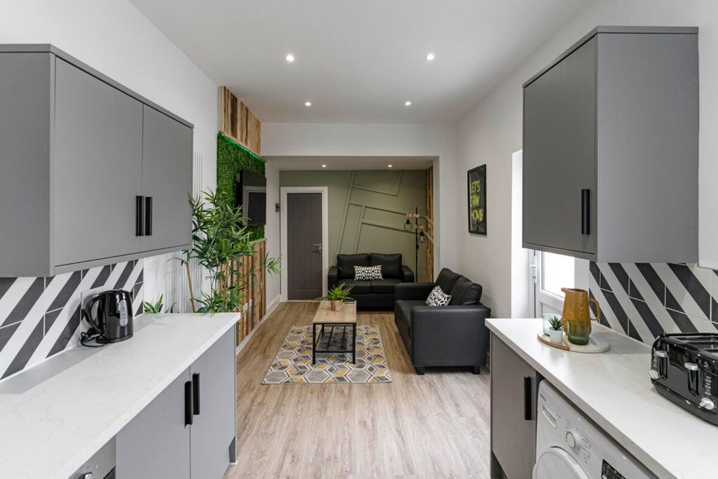 Property photo 2 of 21 Picture No. 01