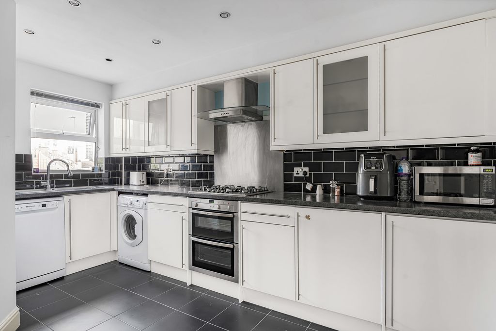 Property photo 3 of 15 Kitchen