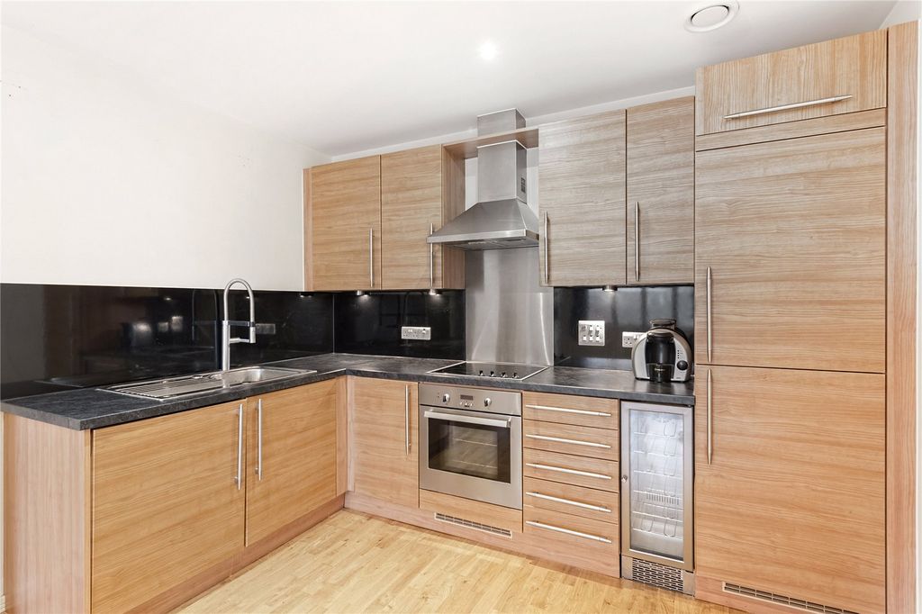 Property photo 1 of 10 Kitchen