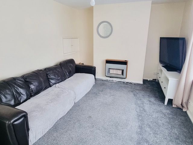 Property photo 3 of 7 Living Room