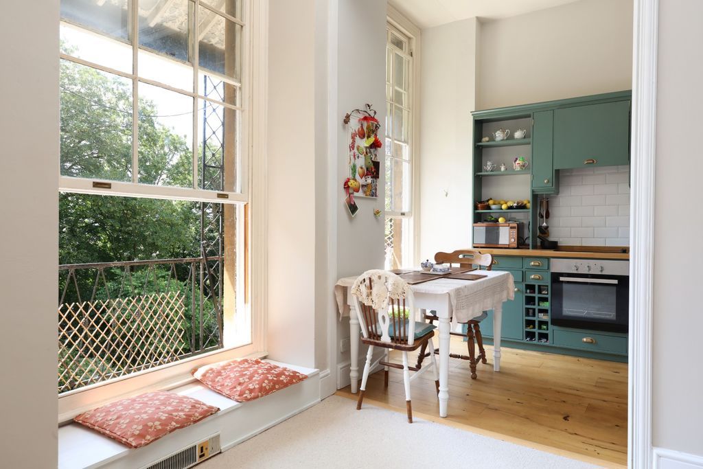 Property photo 3 of 17 Dining Area