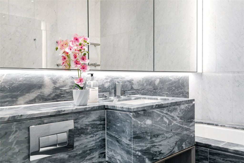 Property photo 3 of 33 Picture No. 05