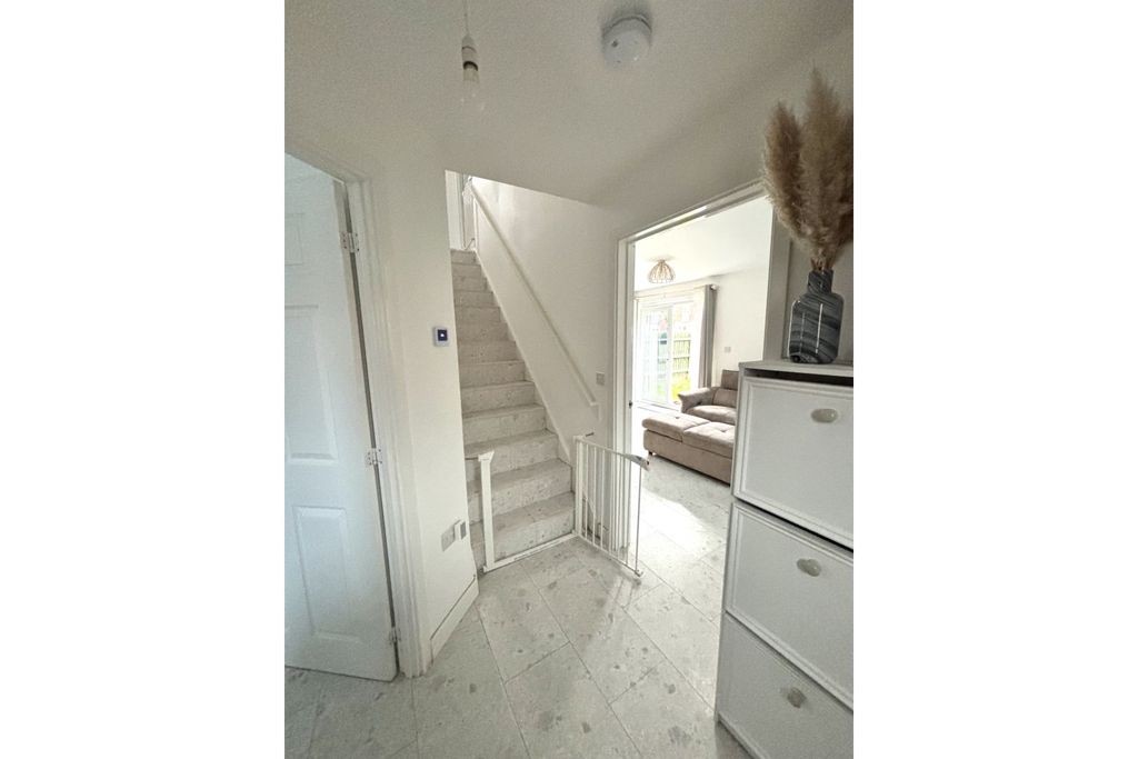 Property photo 2 of 18 Entrance