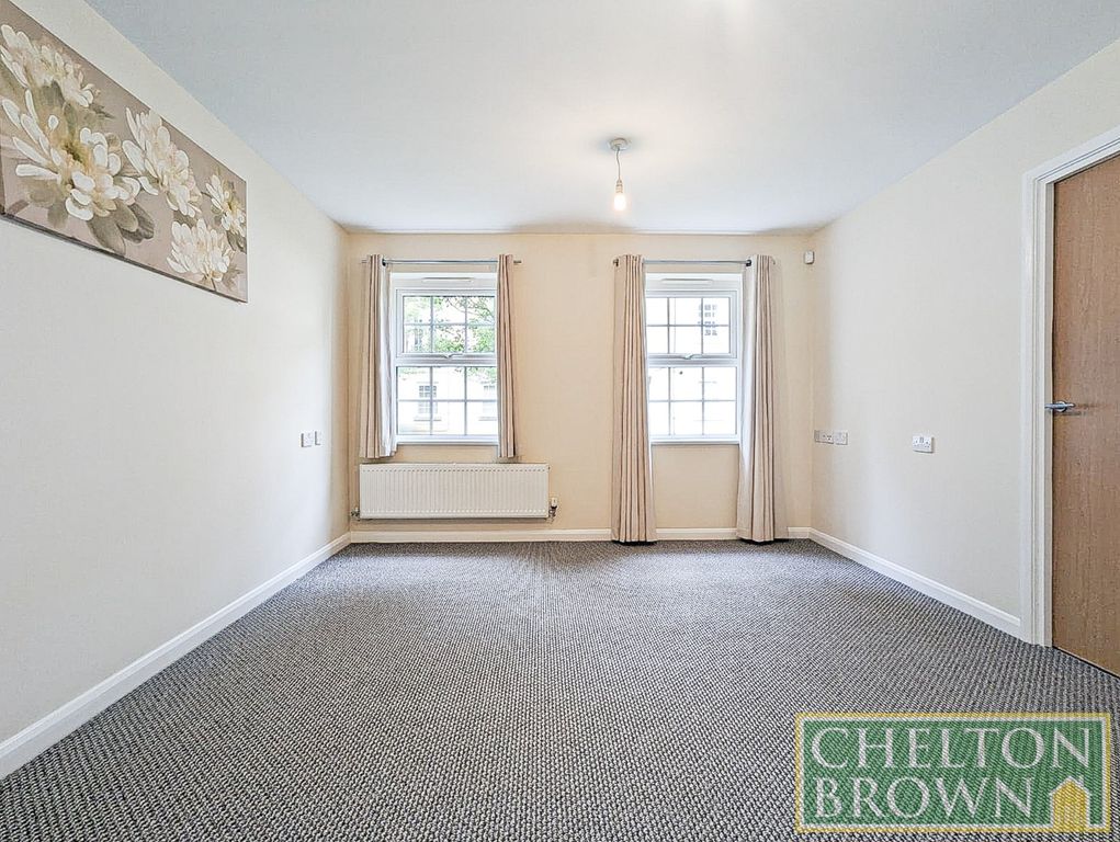 Property photo 3 of 17 Living Room