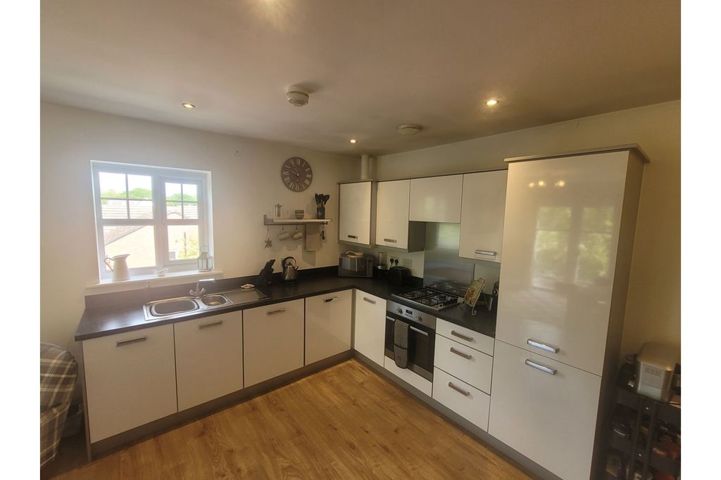 Property photo 3 of 14 Kitchen