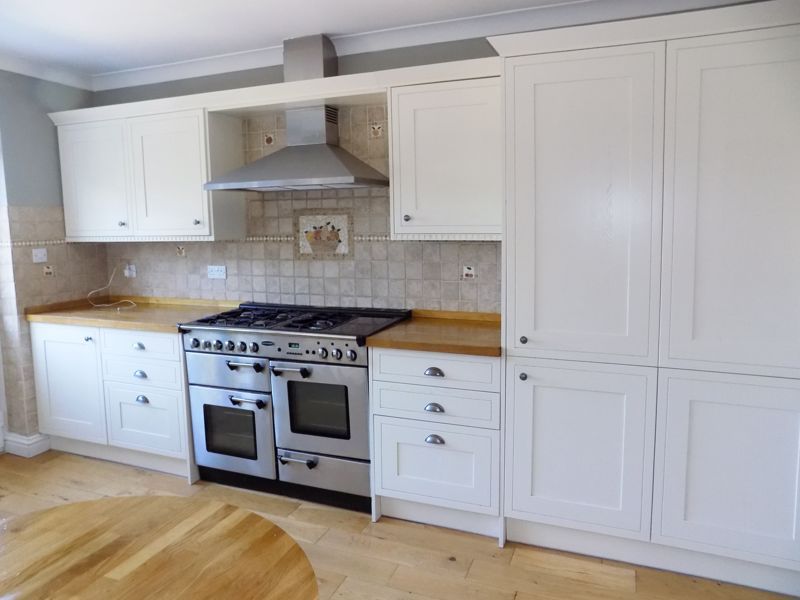 Property photo 3 of 13 Photo 4