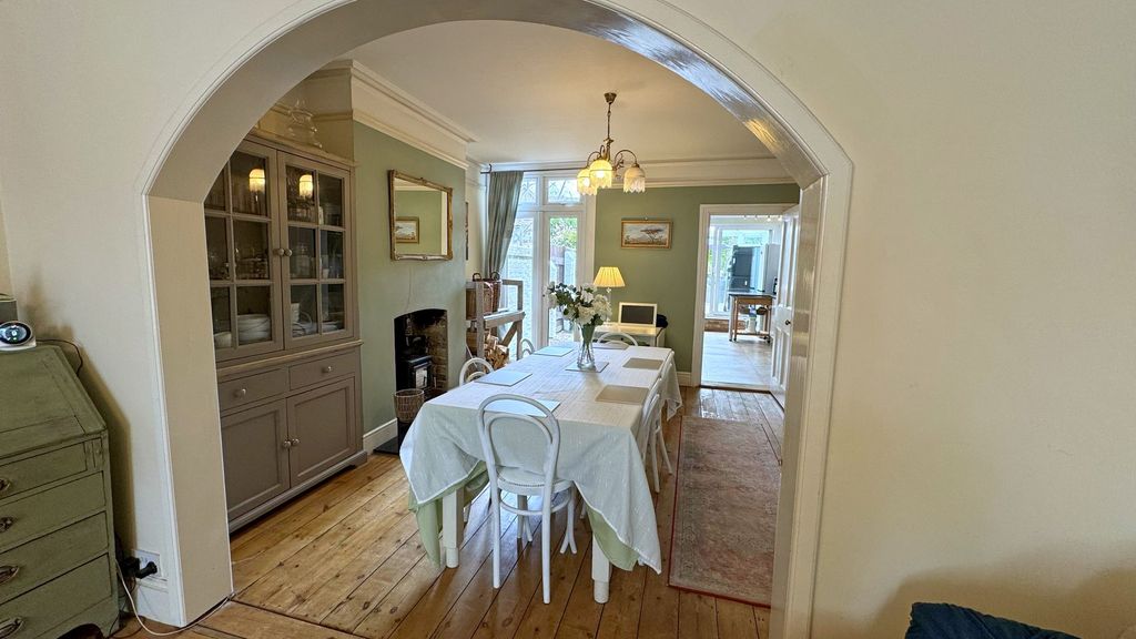 Property photo 3 of 20