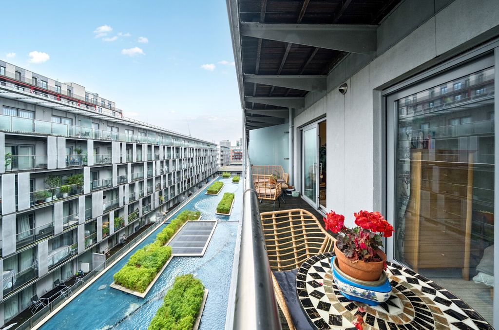 Property photo 1 of 20 1371970-7-68Fa03F...