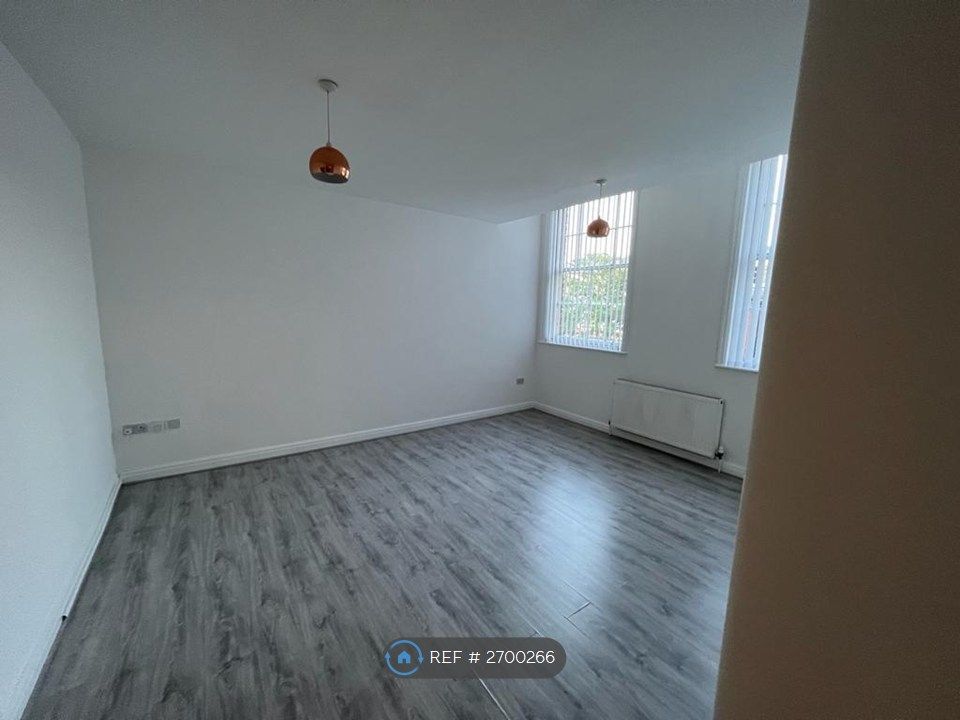 Property photo 2 of 11 Living Room