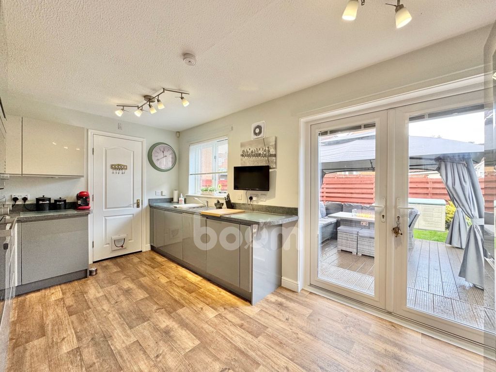 Property photo 3 of 27 St.Annes Wynd, Erskine Kitchen Shot