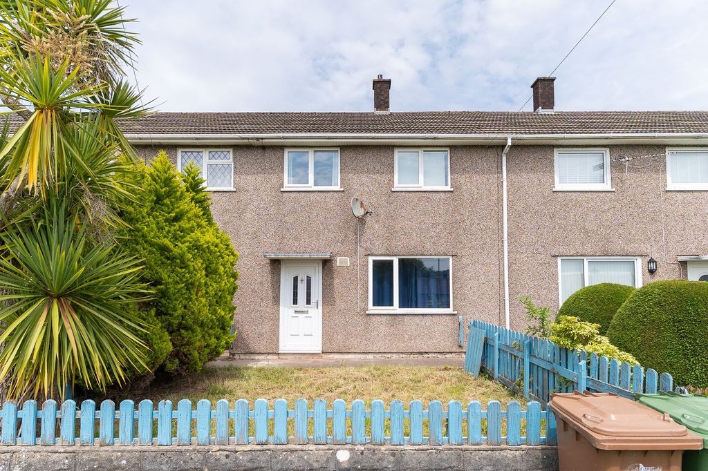 Property photo 1 of 17