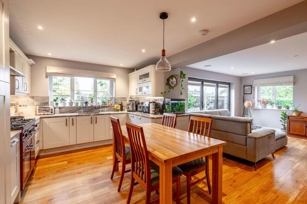 Property photo 2 of 22