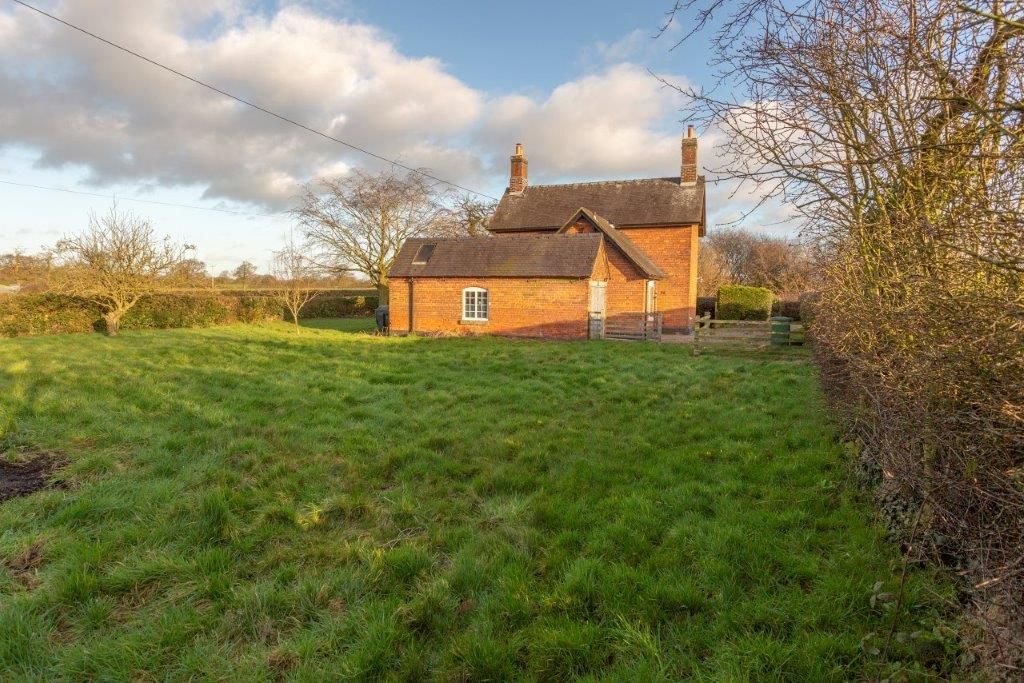 Property photo 2 of 18 9 Calverhall 310120-106