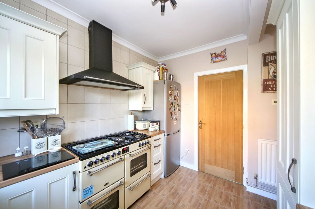 Property photo 3 of 26