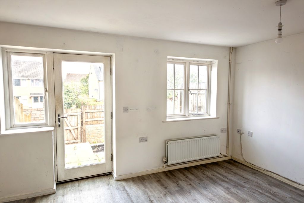 Property photo 2 of 22 4A Alexander Road, Malmesbury, Wiltshire, Sn16 0Dw